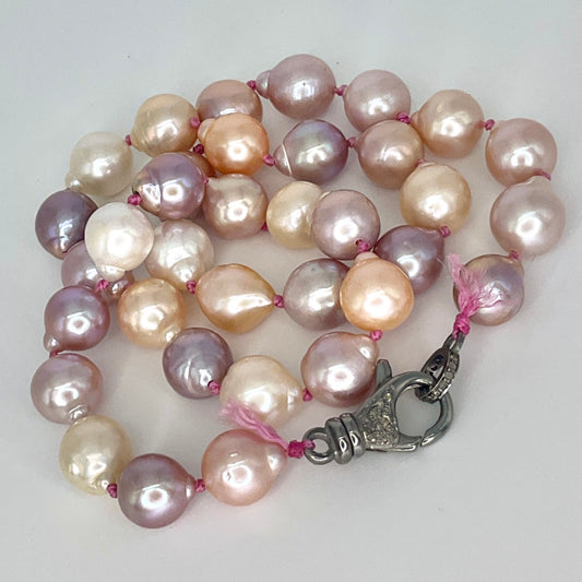 Pastel Luminous Pearl Necklace